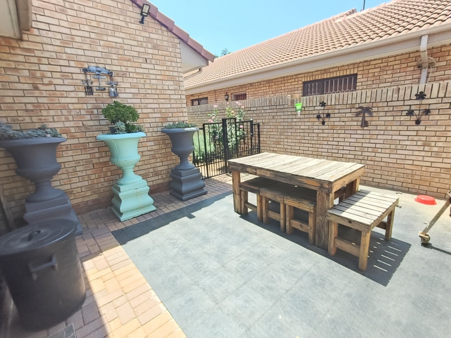 3 Bedroom Property for Sale in Potchefstroom South North West